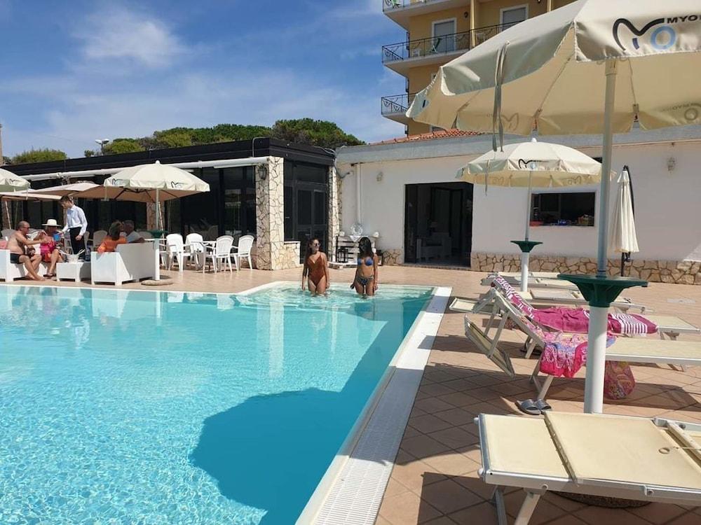 Hotel Club Sabbiadoro Battipaglia Εξωτερικό φωτογραφία